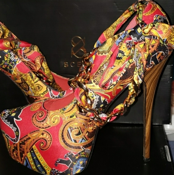 Scene| Printed Heels - Picture 3 of 3